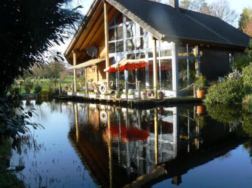 Foto - Traunhaftes Holzhaus mit See - 1.850,00 EUR Kaltmiete,