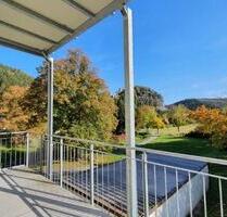 1-Raumwohnung mit Balkon u. EBK mit unverbautem Blick auf die Burg Oybin !