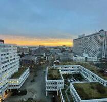 HEGERICH: Großzügige 3-Zimmer Wohnung mit Einbauküche im Arabellabogen und Blick auf die Alpen! - München Bogenhausen
