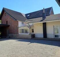 Wohnhaus mit Hof- und Scheunenfläche – Bauernhof in Ortslage - Linnich
