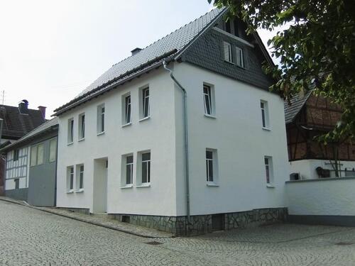 Foto - 6-Zimmer-Haus + ausbaufähiges Dach + Scheune + Nebengebäude