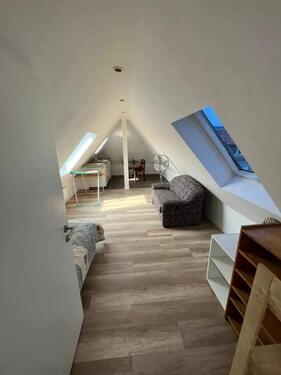 Foto - Nachmieter für Dachgeschoss 2er WG mit eigener Küche ab 01.04