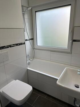Foto - 51 qm, EG, komplett renoviert, 2 Zimmer + Bad, einzugsberet