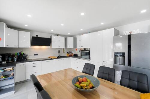 Foto - Gepflegte 4,5-Zimmer Wohnung mit 150 qm Garten