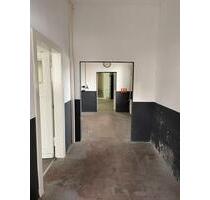 Gewerbeimmobilie 106 qm - 611,00&nbsp;EUR Kaltmiete, ca.&nbsp; 4,50&nbsp;m&sup2; in Remscheid (PLZ: 42857) Reinshagen