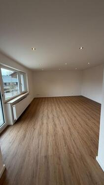 Foto - Modernisierte 4-Zi-Wohnung (OG) mit Balkon, EBK und Gäste-WC