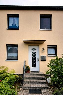 Foto - Provisionsfreies Reihenmittelhaus mit Garten, PV-Anlage, Garage