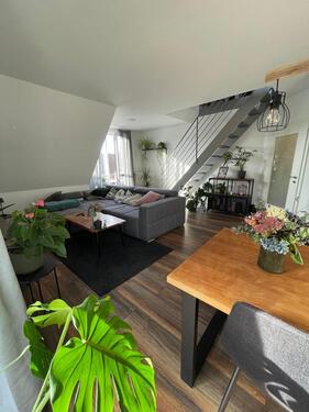 Foto - Sanierte 2,5-Zi.-Whg. mit ausgebautem Dachboden & großem Balkon