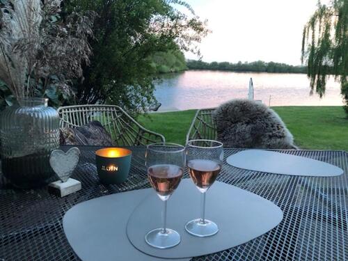 Foto - Ferienhaus am See - Boot - priv. Steg-Kajaks - Kamin - Terrasse