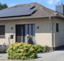 Winkelbungalow mit Vollkeller, PV-Anlage und Garten in ruhiger Se - Giesen