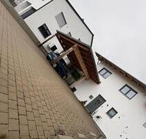 Stilvolle Doppelhaushälfte mit Garten & Carport in Windorf