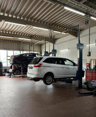 Foto - KFZ-Werkstatt mit 4 Hebebühnen zu vermieten