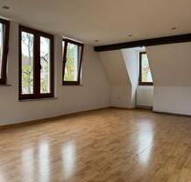 2 Zimmer Wohnung mit Dachboden in HeslachSüd, Stuttgart