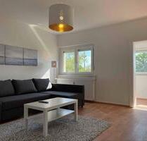 Vollständig renovierte und neu möblierte 3 Raum -DG- Wohnung - Frankfurt am Main Ginnheim