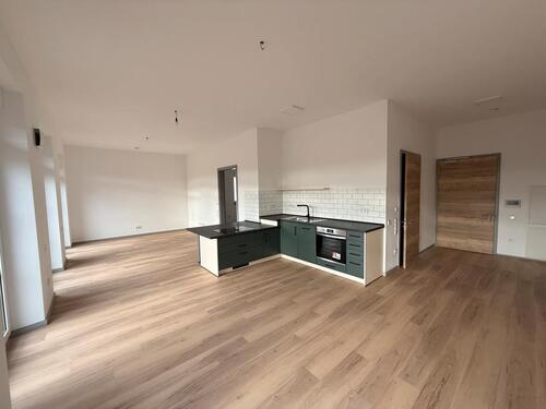 Foto - 2 - 3 ZKB geräumig, mit Küche, Erstbezug, in 66130 SB