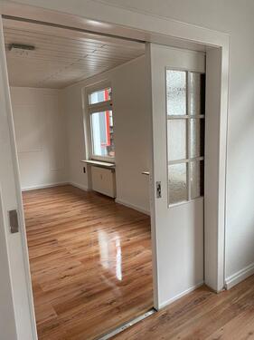 Foto - Zentrale 3-Zimmer Wohnung mit großer Dachterrasse - 1. OG, 84 qm