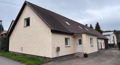 Foto - Einfamilienhaus, ca. 220 m², großer Garten, Carport, Garage, etc.