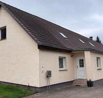 Einfamilienhaus, ca. 220 m², großer Garten, Carport, Garage, etc. - Sonnenstein