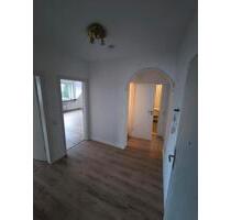 Frisch renovierte 4-Zimmer-DG Wohnung mit Garage in MG-Rheydt - Mönchengladbach Süd