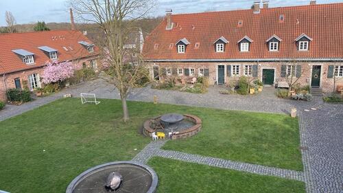 Foto - Zimmer mit eigenem Badezimmer - 700,00&nbsp;EUR Kaltmiete, ca.&nbsp; 121,00&nbsp;m&sup2;