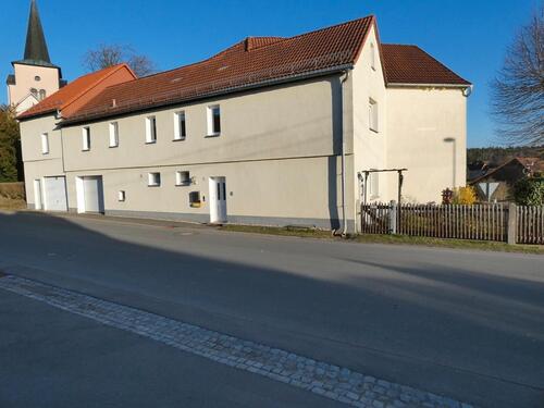 Foto - Freistehendes Ein- bis Zweifamilienhaus mit Nebengelass und Garte