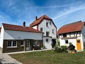 Foto - Einfamilienhaus mit separaten Einheiten, Hof, Garten und Carport