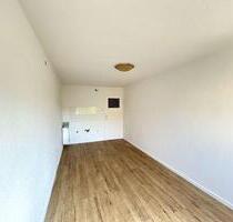 Frisch Sanierte 1-Zimmer Wohnung mit Balkon ! - Ludwigshafen am Rhein Ludwigshafen-Hemshof