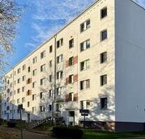 2 Raumwohnung mit Küche und verglastem Balkon, ruhige Lage - Neubrandenburg Datzeberg