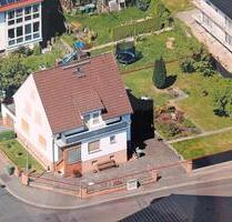 Solides EinZweifamilienhaus auf sehr interessanten Eckgrundstück - Staufenberg