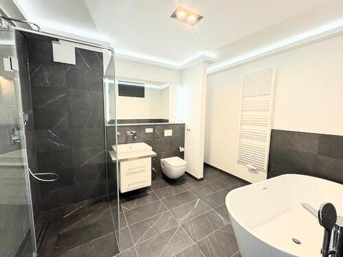 Foto - Jetzt aber! + Neubau mit Lift + Parkett + Fußbodenheizung + 2 Balkone + Wanne & Dusche + LED-Licht