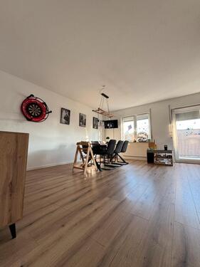 Foto - Großzügige 4,5 Zimmer-Wohnung mit Balkon & Garten