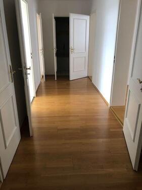 Foto - Schöne 2 Zimmerwohnung mit Parkett, Balkon , Wanne und Dusche in beliebter Lage!