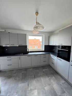 Foto - Renovierte 2-Zimmer-Wohnung mit 2 Balkonen teilmöbliert