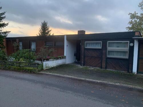 Foto - Flachdach-Bungalow mit Garten und Panoramablick