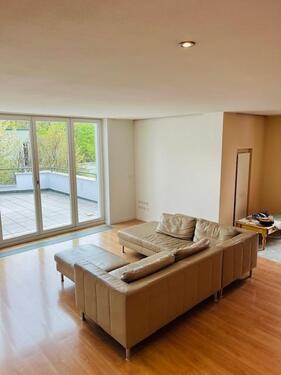 Foto - Außergewöhnliche 4,5 Zimmerwohnung mit Einbauküche und riesiger Terrasse im Grünen!