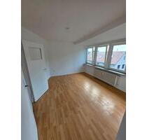 4 Zimmer Dachgeschosswohnung renoviert mit Gemeinschaftsgarten - Bremen Blumenthal