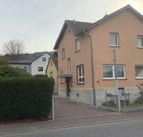 Renovierte 2 DHH nit 8 Zimmern und 210qm Wohnfläche - Kelkheim (Taunus)