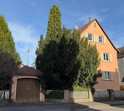 Foto - Zweifamilienhaus in zentraler begehrter Lage mit Garage Garten