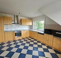 Großzügige 5-Zimmer-Dachgeschosswohnung mit zwei Bädern, Einbauküche und Balkon ins Grüne - Neuenkirchen