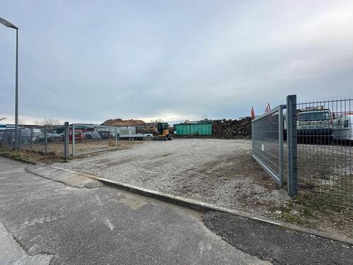 Foto - Stellplatz Boot Wohnwagen Wohnmobil Auto Gewerbeplatz