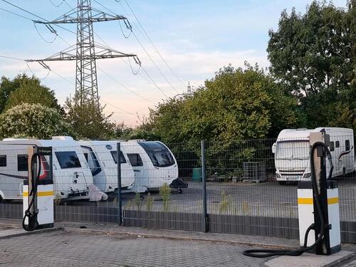 Foto - Stellplatz Stellplätze Wohnmobil Wohnwagen Boot Anhänger Trailer