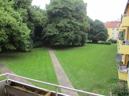 Foto - Erdgeschoss mit Balkon und Blick ins Grüne