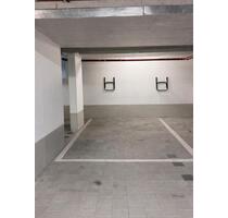 Großer Stellplatz VW-Bus, SUV, U-Bahn-Nähe, zentral - München Altstadt-Lehel