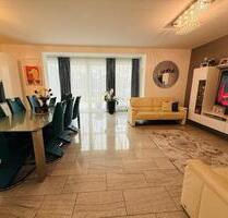 Mehrfamilienhaus von Privat mit Einliegerwohnung - Würzburg Heuchelhof