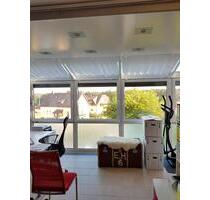 Charmante 3-Zimmer-Wohnung mit Kachelofen und Wintergarten - Ursensollen