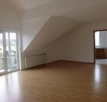 großzügige 2 ZKB-DG-Wohnung mit Einbauküche und Balkon - Holzhausen an der Haide
