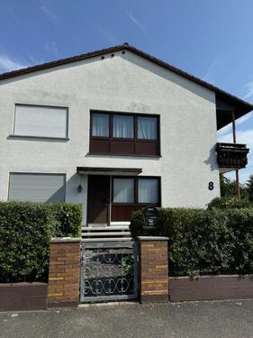 Foto - Charmantes Zweifamilienhaus mit schönem Garten und Garagen