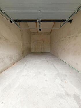Foto - Ebenerdige GarageLagerfläche 34,27 qm mit Freifläche und Stromanschluss zu vermieten