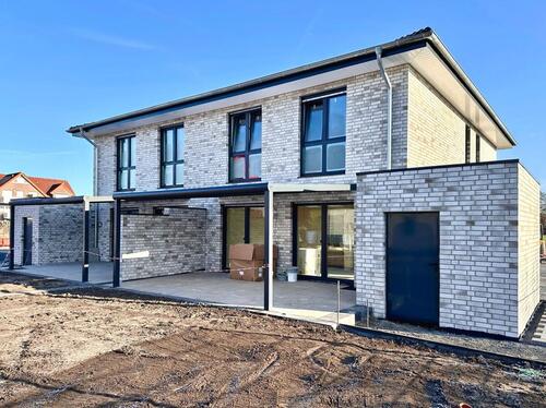 Foto - Moderne Neubau-DHH mit Garten und Terrasse