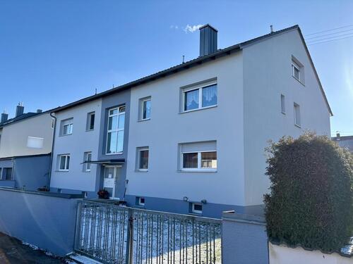 Foto - Ansprechende 3-Zi-Wohnung im EG mit Loggia, Freisitz, Garten und Garage